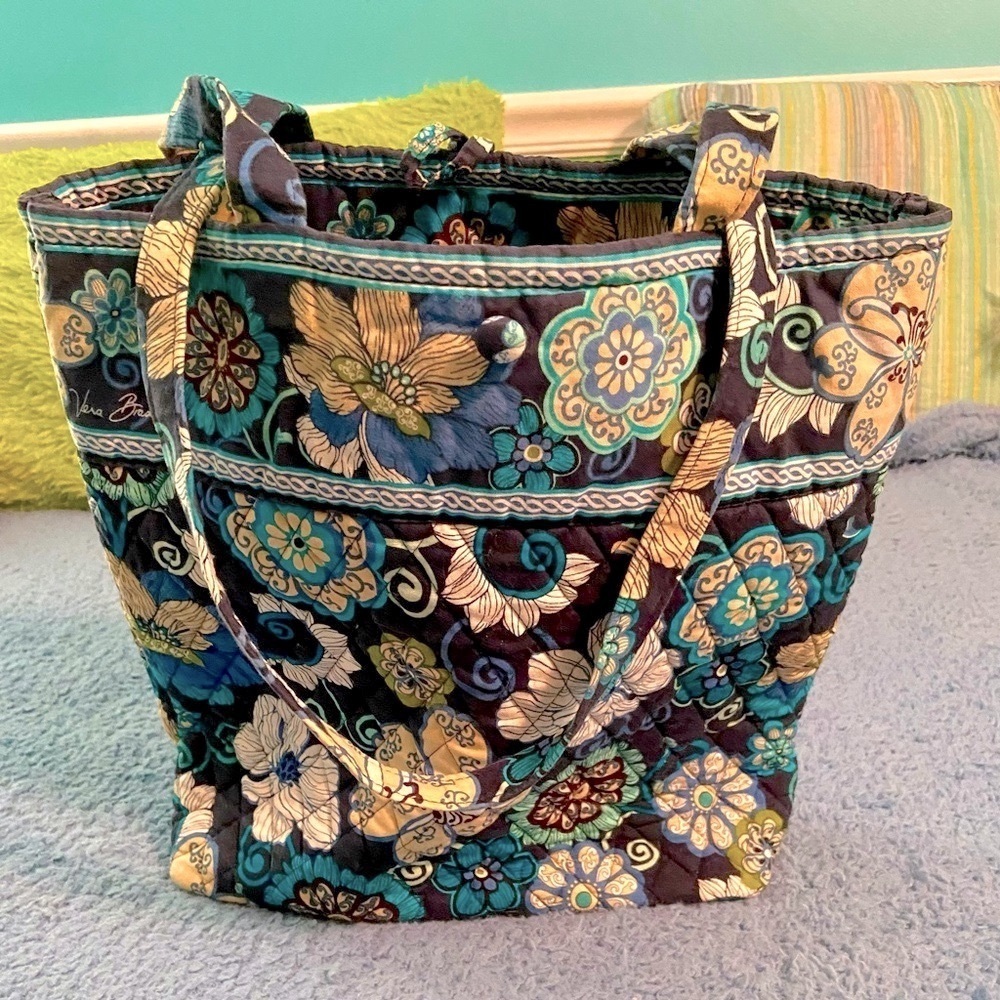 Vera Bradley Tote in Mod Floral Blue Pattern